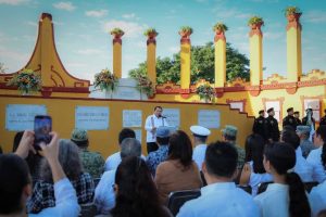 Durante la ceremonia conmemorativa por el 102.º aniversario luctuoso, autoridades estatales rindieron homenaje al Legado de Felipe Carrillo Puerto, destacando su lucha por la justicia social y los derechos del pueblo yucateco.