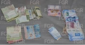 El efectivo asegurado durante el cateo en Progreso quedó a disposición de la FGR como parte de la investigación derivada de la vinculación a proceso contra dos personas.