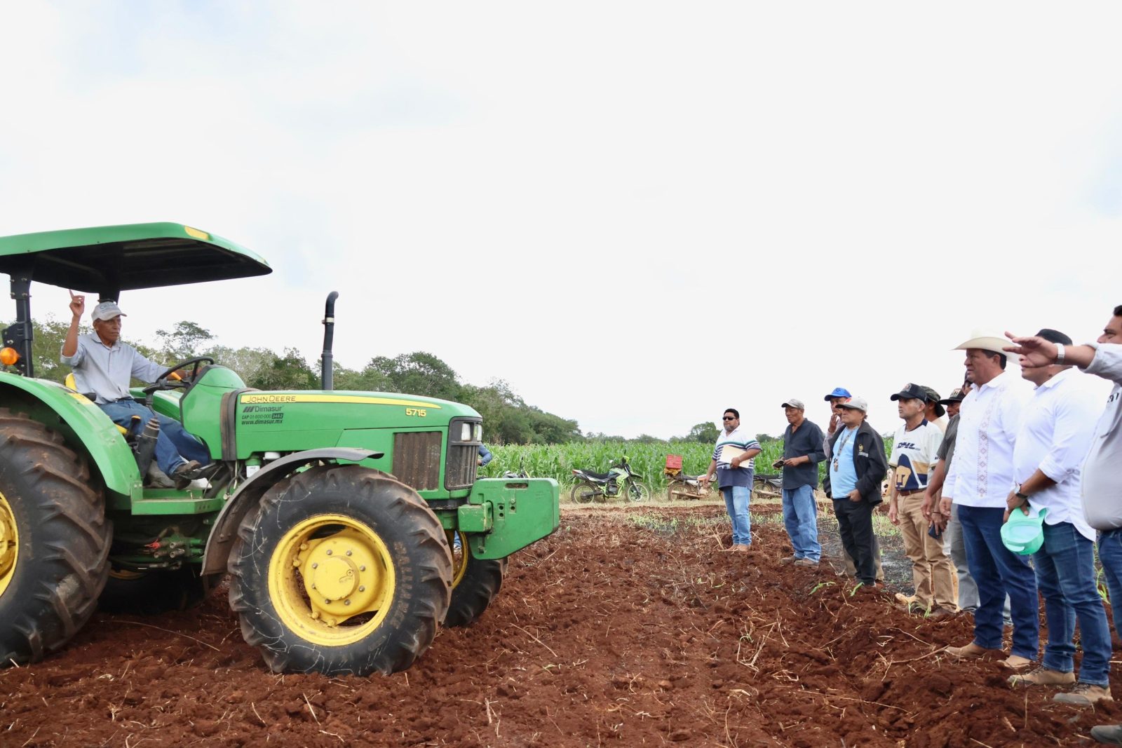 Gobierno impulsa mecanización de tierras agrícolas en Muna Yucatán
