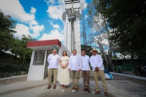 El Gobernador de Yucatán, Joaquín Díaz Mena, durante la entrega de las obras de rehabilitación de los sistemas de captación hídrica, con las que el Gobierno Estatal garantiza agua potable en Ixil después de más de dos décadas de rezago.