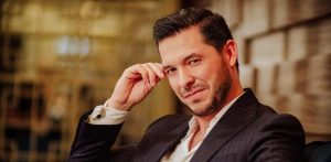 Jorge Lozano se suma como experto al Nuevo reality show de Televisa, ofreciendo su análisis sobre las estrategias, emociones y conflictos que viven las parejas dentro de la competencia.