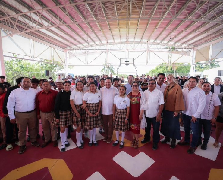 Las Coloradas recibe domo escolar y rehabilitación de cancha