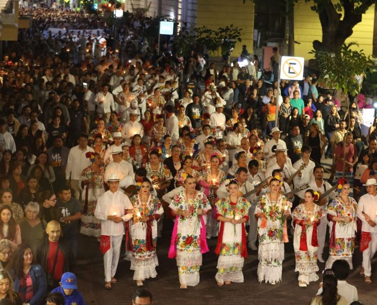 Mérida celebra 484 años de historia, tradición e identidad: cientos de voces le cantan las mañanitas