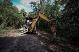 El gobernador Joaquín Díaz Mena supervisó el inicio de la Rehabilitación de caminos productivos en Quintana Roo, obra clave para fortalecer la conectividad rural y apoyar directamente a las y los productores del campo yucateco.