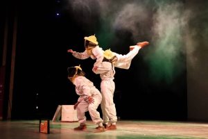 La puesta en escena Kanan Kaab cautivó al público infantil en el Teatro Armando Manzanero, transmitiendo mensajes sobre el cuidado de la naturaleza y la importancia de las abejas.