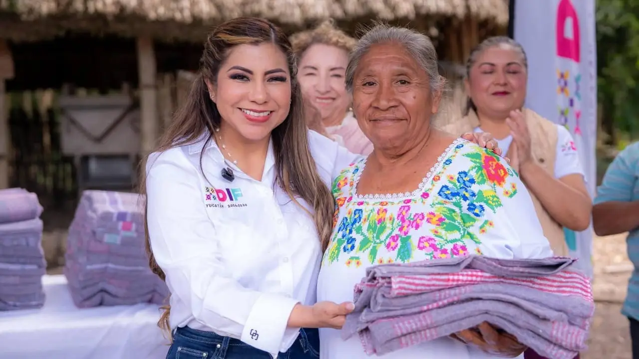 1600 cobertores en comunidades del interior del Estado de Yucatán