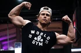 Aldo De Nigris, ganador de La Casa de los Famosos México, encenderá el ambiente durante el Viernes de Corso en Circo Carnaval, desatando la euforia de sus seguidores en Xmatkuil.