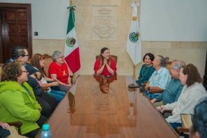 Cecilia Patrón durante una jornada de atención ciudadana; Cecilia Patrón se mantiene entre las mejores alcaldesas del país con 75% de aprobación, según la más reciente medición de CE Research.