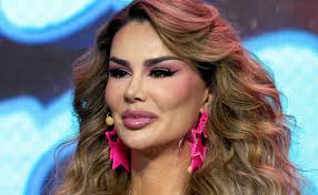 La actriz y cantante Ninel Conde brillará en el derrotero del Sábado de Fantasía, encendiendo el ambiente en Xmatkuil con su espectacular presencia.
