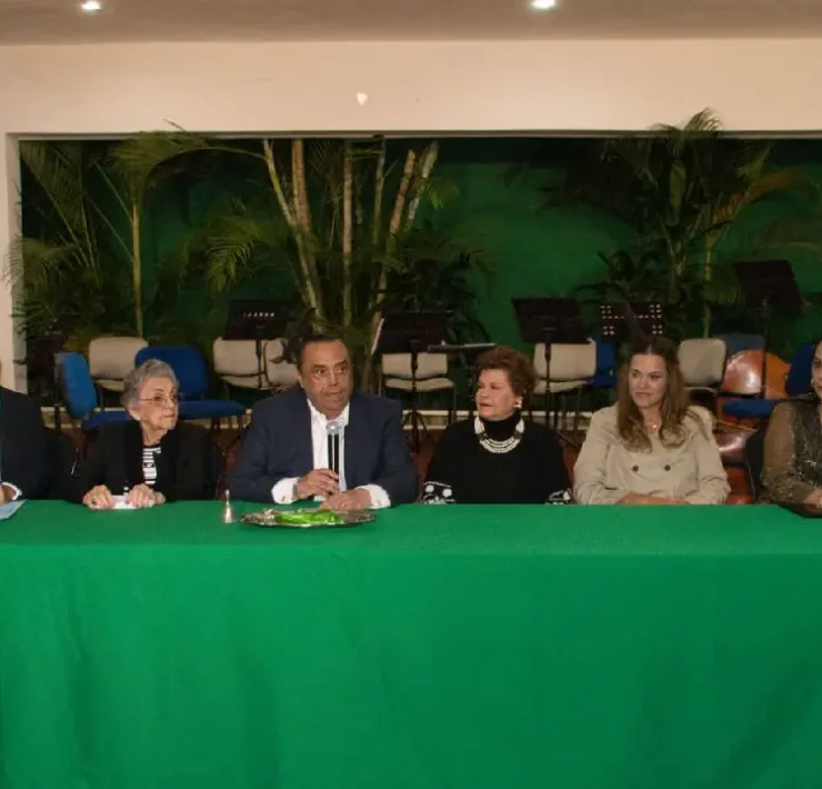 Medalla “Gonzalo Cámara Zavala” honra vocación social