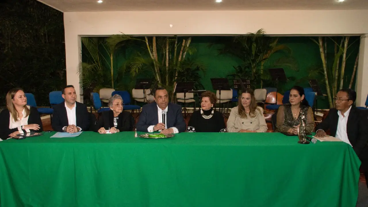 Medalla “Gonzalo Cámara Zavala” honra vocación social