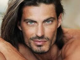 Isaac Moreno estará en el derrotero del Domingo de Bachata en Circo Carnaval, destacando con su carisma y cercanía con el público.