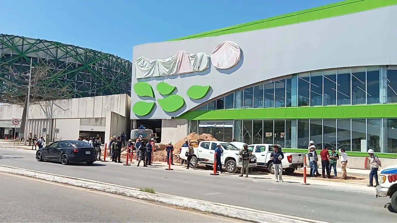 Movilización de cuerpos de emergencia por fuga de gas en la calle 60 Norte