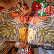 Presentan libro sobre el bordado maya de Yucatán como patrimonio vivo