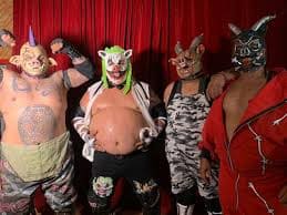 La Puerquiza Extrema desata toda su rudeza sobre el cuadrilátero, lista para imponer su ley en la semifinal y hacer vibrar al público del Poliforum Zamná.