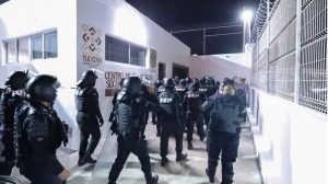 Elementos de seguridad implementaron el “código rojo” en las salidas del oriente del estado tras la fuga del CERESO de Ebtún, en el operativo donde recapturaron a reo que se escapó.
