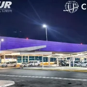 Aeropuerto Internacional de Mérida se ilumina de morado para reconocer a las mujeres