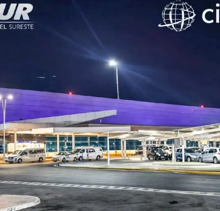 Aeropuerto Internacional de Mérida se ilumina de morado para reconocer a las mujeres