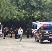 Estudiante de Conalep sufre fuerte caída desde segundo piso