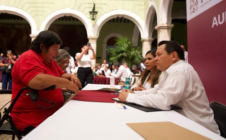 Gobernador escucha ciudadanía directamente en audiencias públicas cercanas