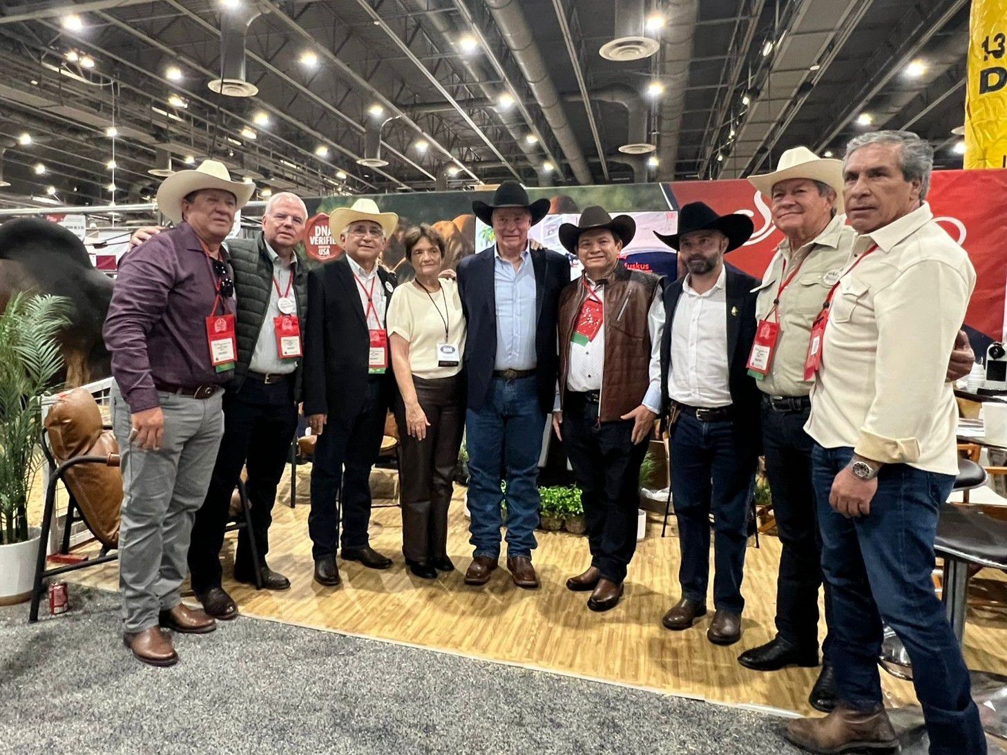 Joaquín Díaz Mena promueve Congreso Mundial Brahman Yucatán 2026 en Houston