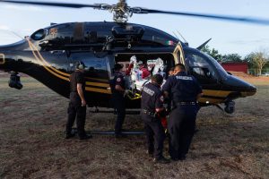 Helicóptero Bell 429 de la SSP durante el Traslado aéreo de emergencia realizado desde Tizimín hacia Mérida para salvar la vida del paciente lesionado.