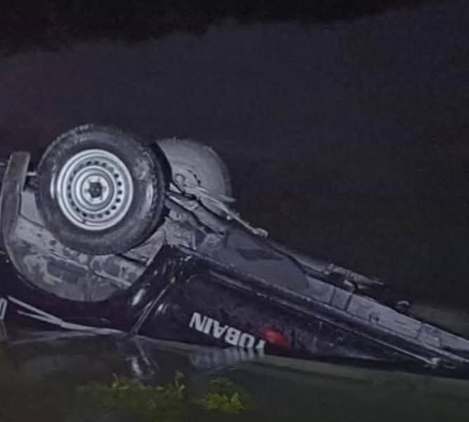 ¡Impactante Volcadura! Patrulla en la Ciénaga por esquivar Lagarto