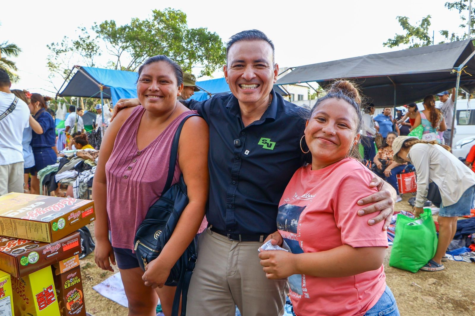 Tianguistas de Mérida reconocen a Sergio Vadillo como aliado cercano
