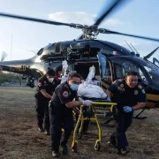 Traslado aéreo de emergencia salva a paciente lesionado en Panabá