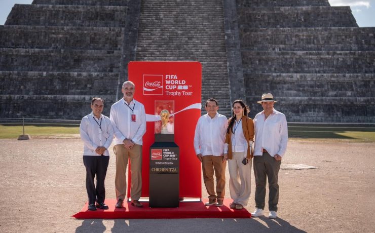 Yucatán brilla en el escenario global al recibir el Trofeo de la Copa Mundial de Fútbol FIFA 2026