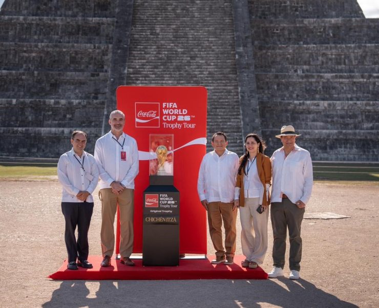 Yucatán brilla en el escenario global al recibir el Trofeo de la Copa Mundial de Fútbol FIFA 2026