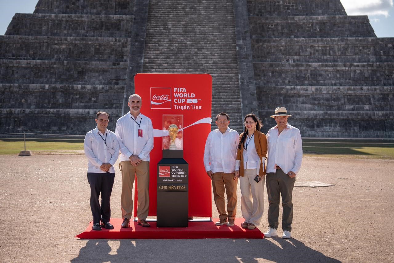 Yucatán brilla en el escenario global al recibir el Trofeo de la Copa Mundial de Fútbol FIFA 2026