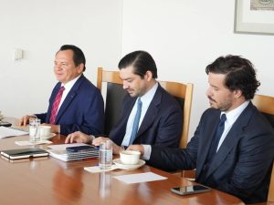 El gobernador Joaquín Díaz Mena presenta el Proyecto del Renacimiento Maya durante su reunión con el canciller Roberto Velasco Álvarez en la SRE.