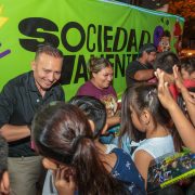 Caravana infantil de Sociedad Valiente llena de alegría a 47 comisarías meridanas