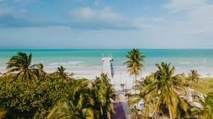 Playa de El Cuyo, que conquista con su arena blanca y su ambiente de paz incomparable.
