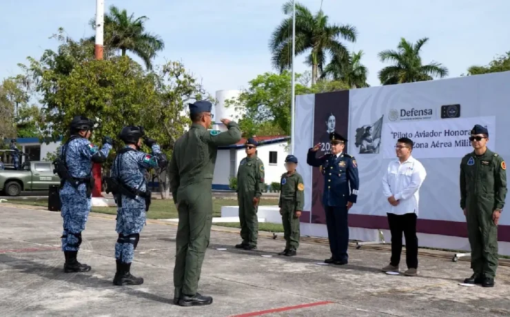 DIF Yucatán cumple el sueño de volar a niño de Casa OTOCH