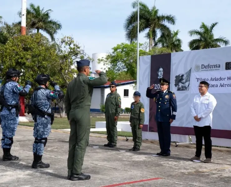 DIF Yucatán cumple el sueño de volar a niño de Casa OTOCH
