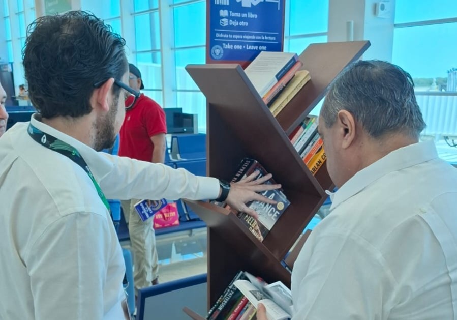 Descubre cómo “Lecturas al Vuelo” transforma el Aeropuerto de Mérida