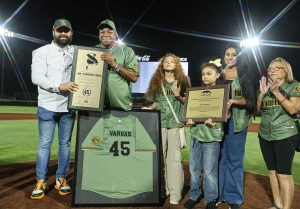 José Vargas entra a la historia, con el retiro de su número 45 por los Leones de Yucatán, leyenda Campeón con Leones de Yucatán que brilló con garra y corazón en cada salvamento.