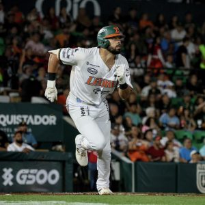 Leones de Yucatán se llevó el primero de la serie con una remontada espectacular en el Parque Kukulcán Álamo, demostrando que con garra y corazón todo es posible.