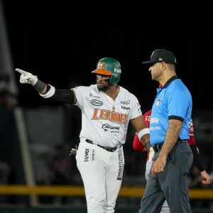 Rally explosivo y pitcheo dominante sellaron la victoria: Leones de Yucatán se llevó el primero de la serie ante los Diablos Rojos del México en una noche vibrante.