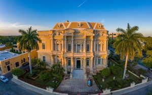 Recorrido por el emblemático Paseo de Montejo, perfecto para disfrutar los Últimos días de vacaciones entre historia y arquitectura.