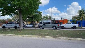 lementos federales desplegaron un Operativo sorpresa en Umán en el fraccionamiento Piedra de Agua, generando fuerte movilización policiaca en la zona.