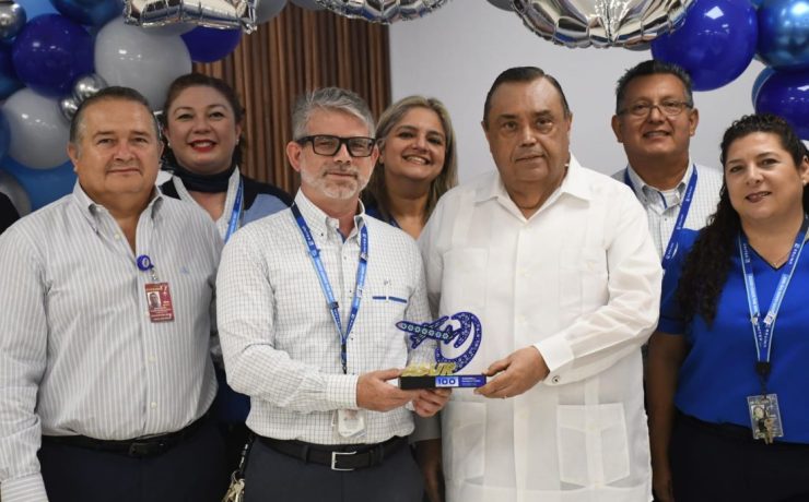 United Airlines celebra 100 años con gran evento en Mérida