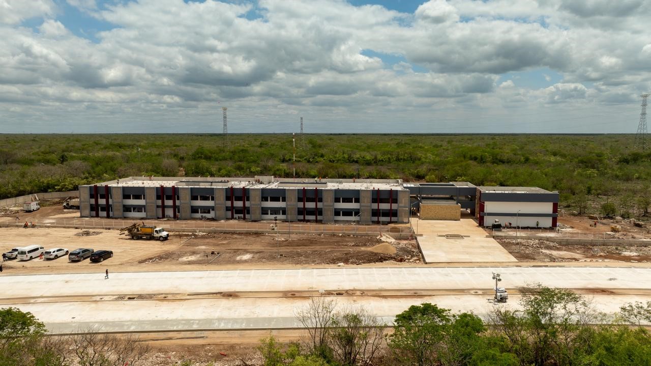 Universidad Rosario Castellanos: Últimos Detalles Antes de Abrir en Kanasín