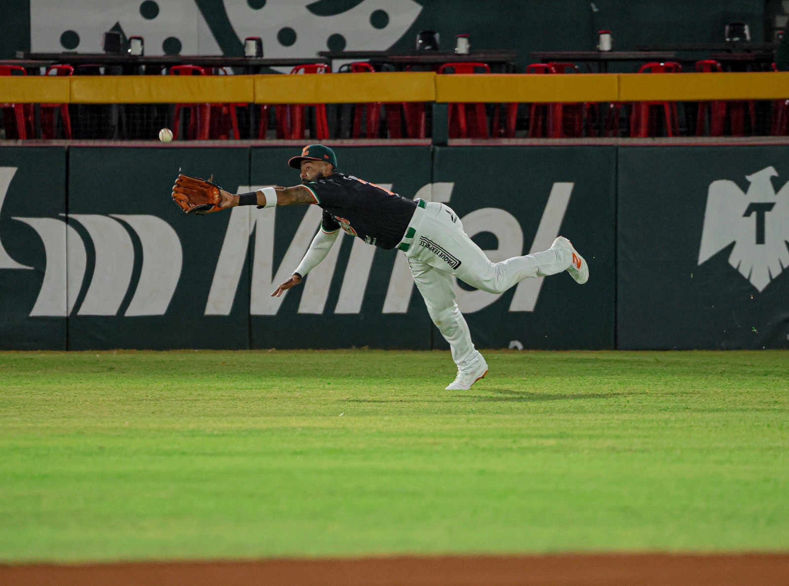 Bravos domina y se queda con la serie completa con victoria cerrada