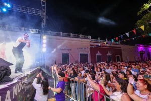 Familias y visitantes disfrutaron de una noche llena de música, arte y cultura durante la histórica edición con 70 mil asistentes en la Noche Blanca en Mérida.