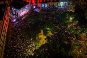 Miles de personas recorrieron más de 5 kilómetros de arte y cultura en Mérida durante una de las ediciones más exitosas de La Noche Blanca 2026.