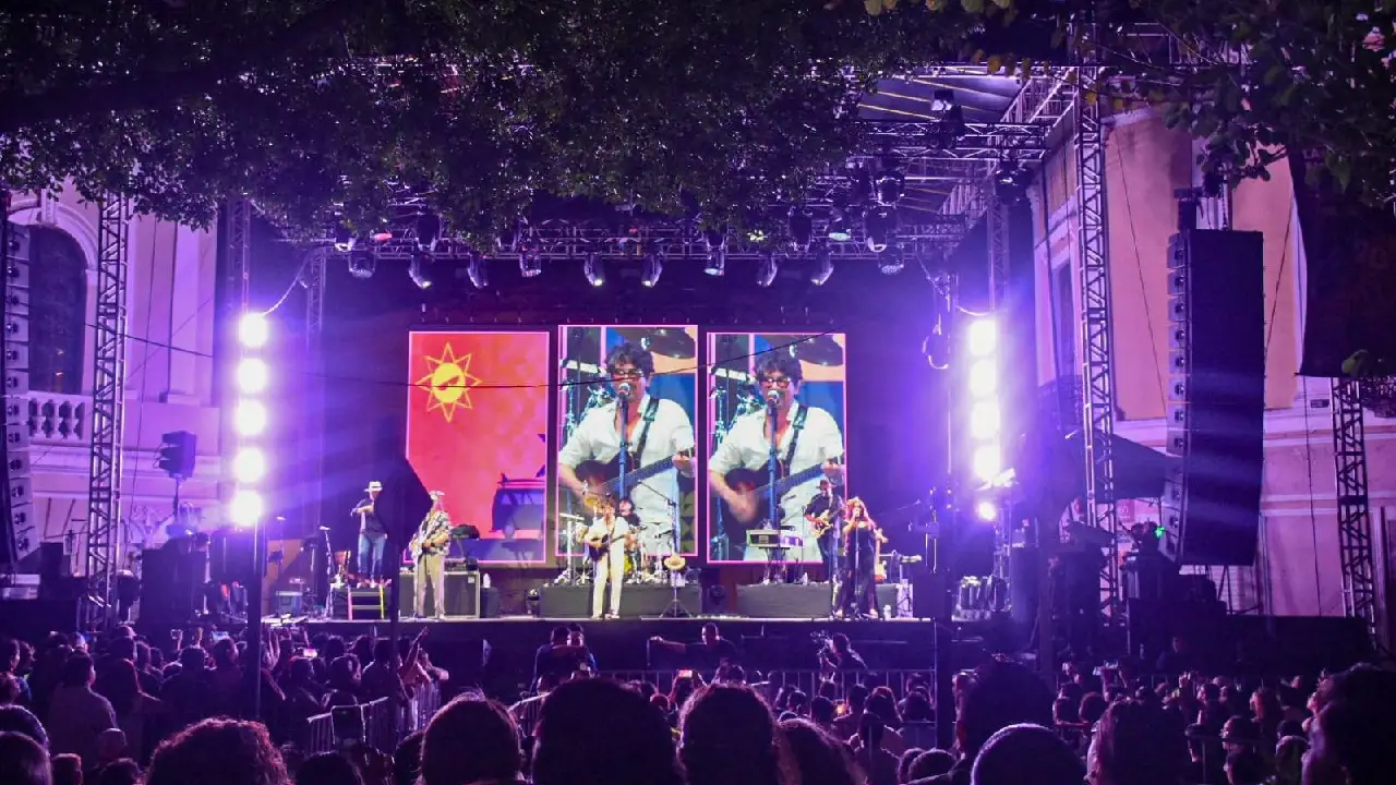 70 mil asistentes en la Noche Blanca disfrutaron una fiesta cultural histórica