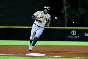 Bravos se adelantó en la serie tras imponerse 8-5 a los Leones de Yucatán en un duelo lleno de emociones en el Kukulcán.